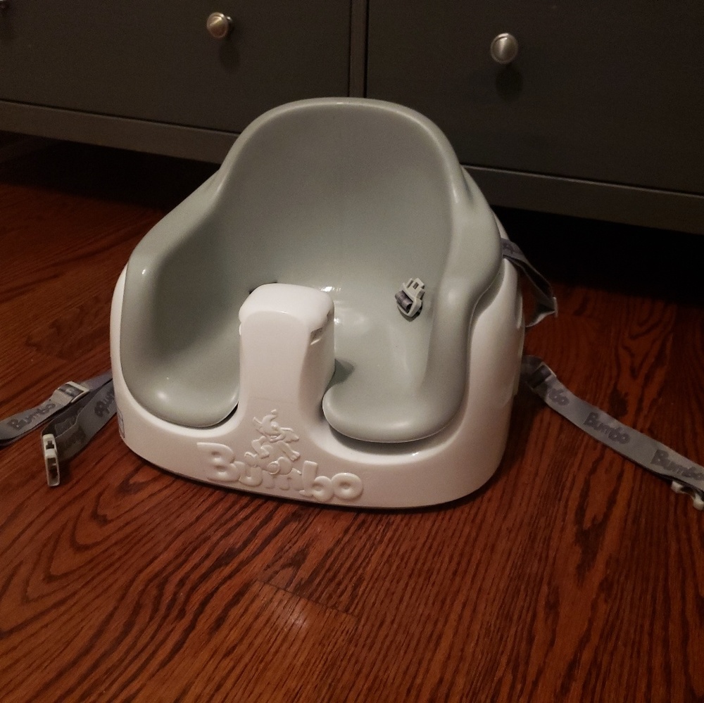 Bumbo Multi Infant Seat with Tray (Grey/White)